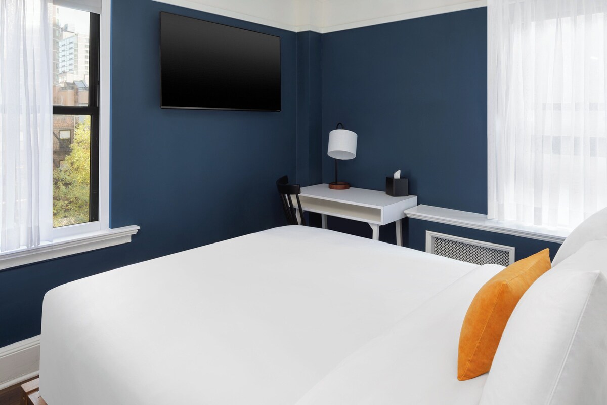 Premium bedding, pillowtop beds, in-room safe, desk