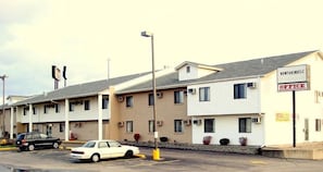 Exterior - Luxury Inn & Suites (Lincoln)