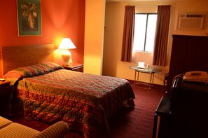 Habitación estándar | Escritorio, tabla de planchar con plancha y cunas gratuitas