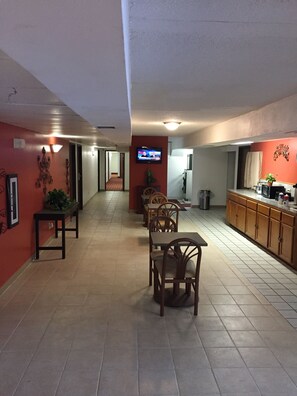 Lobby - Luxury Inn & Suites (Lincoln)
