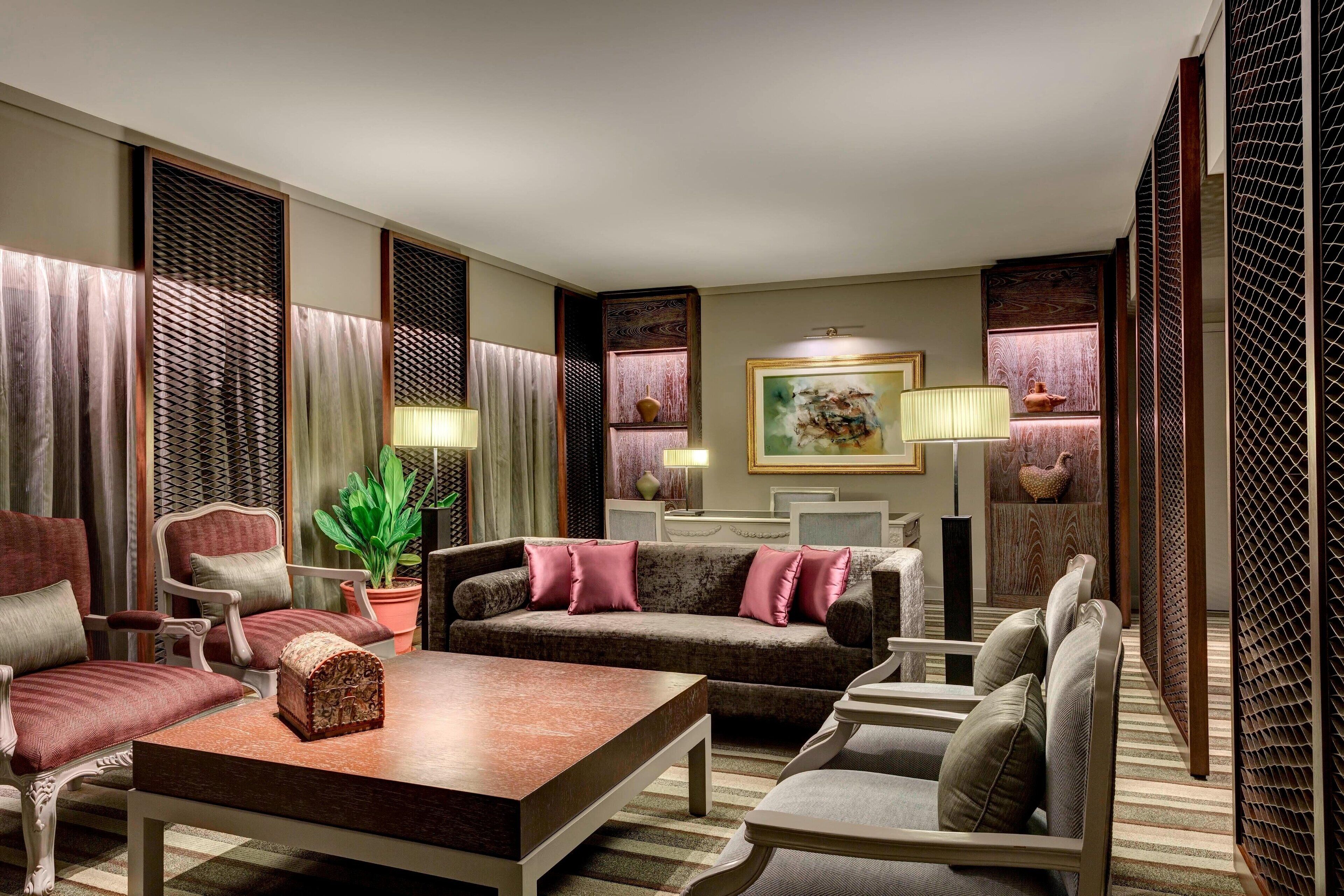 presidential suite, 1 king bed | 1 bedroom, in-room safe, desk, soundproofing