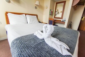 Habitación doble ejecutiva | Caja de seguridad en la habitación y escritorio 