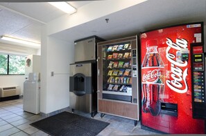 Vending machine - Motel 6 Gaithersburg, DC - Washington (Gaithersburg)