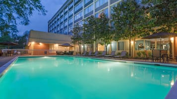 Outdoor pool, sun loungers