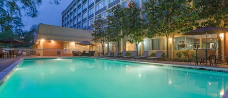 Outdoor pool, sun loungers