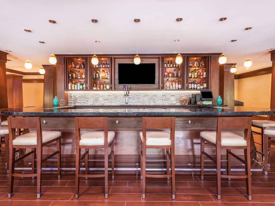 Breakfast and dinner served