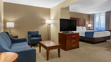 Suite, 1 Katil Raja (King) dengan Katil Sofa, Non Smoking | Meja, ruang kerja komputer riba, langsir/tirai gelap terus, kalis bunyi