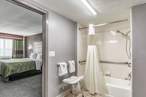 Room, 1 King Bed, Accessible, Non Smoking | Bathroom