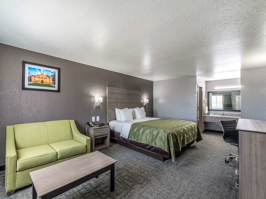 Seprai premium, selimut bulu angsa, bantalan ekstra lembut, dan brankas