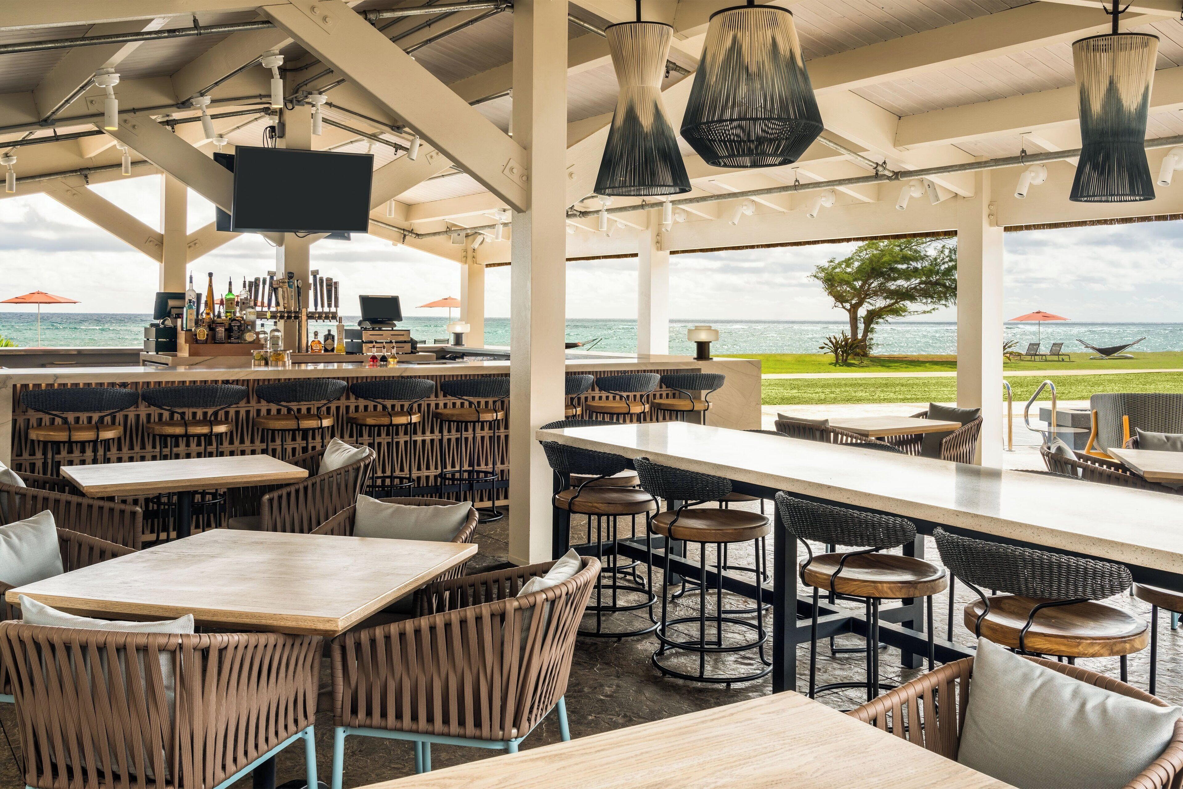 6 restaurants, breakfast, lunch, dinner served; Fusion cuisine