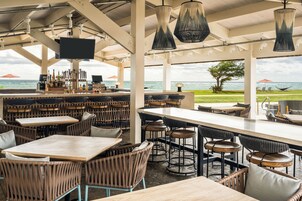 6 restaurantes; se sirve desayuno, almuerzo y cena; cocina fusión