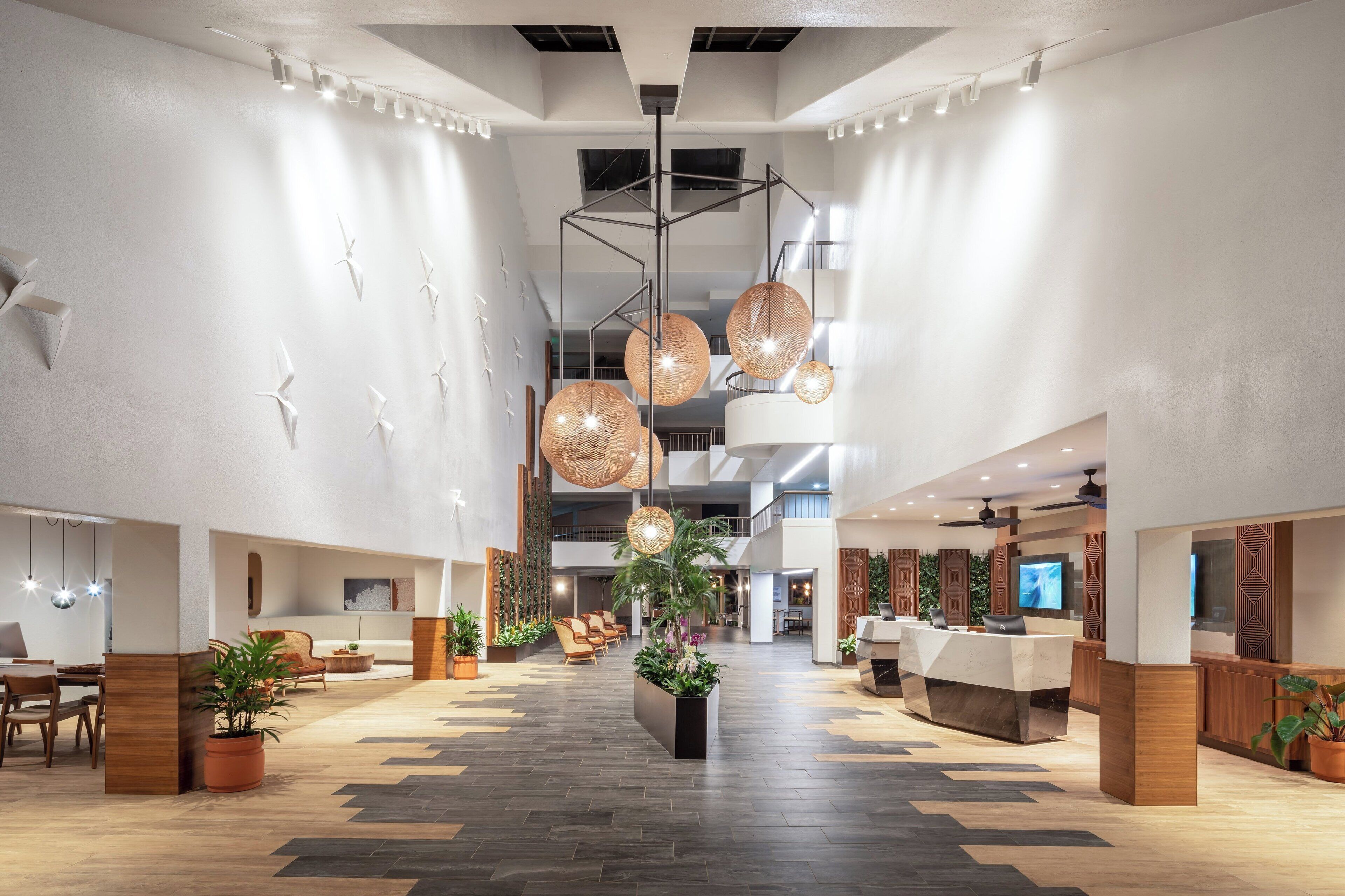 beach views, serves lunch, dinner and happy hour