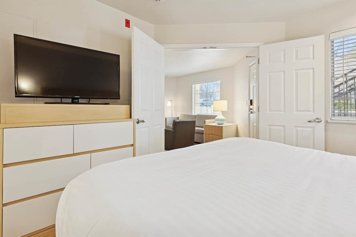 1 bedroom, in-room safe, desk, iron/ironing board