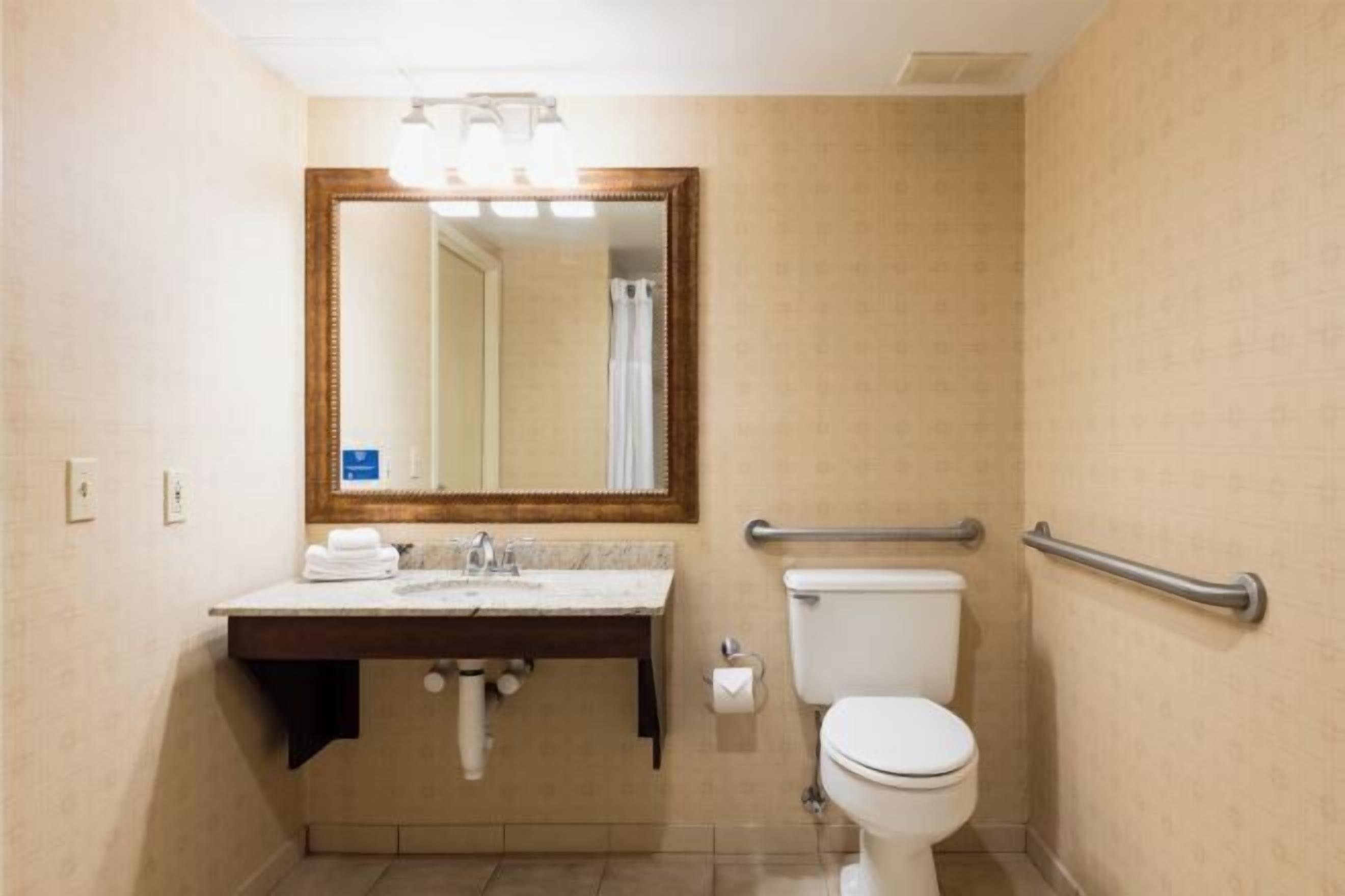 Bathroom | Combined shower/tub, eco-friendly toiletries, hair dryer, bathrobes