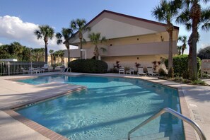 Pool - Midpointe Hotel by Rosen Hotels and Resorts (Orlando)