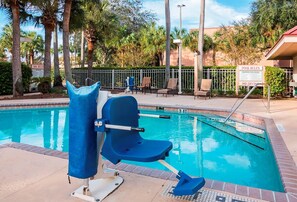 Pool - Midpointe Hotel by Rosen Hotels and Resorts (Orlando)
