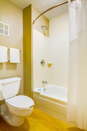 Towels - Midpointe Hotel by Rosen Hotels and Resorts (Orlando)