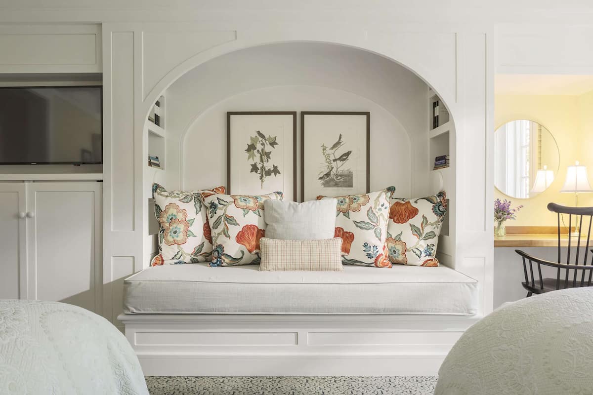 Woodstock 2 Queen Beds w/ small daybed