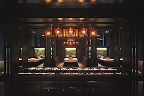 9 restaurants servant le déjeuner et le dîner, plats Cuisine chinoise