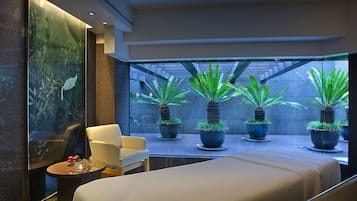 Couples treatment room(s), sauna, steam room, body treatments