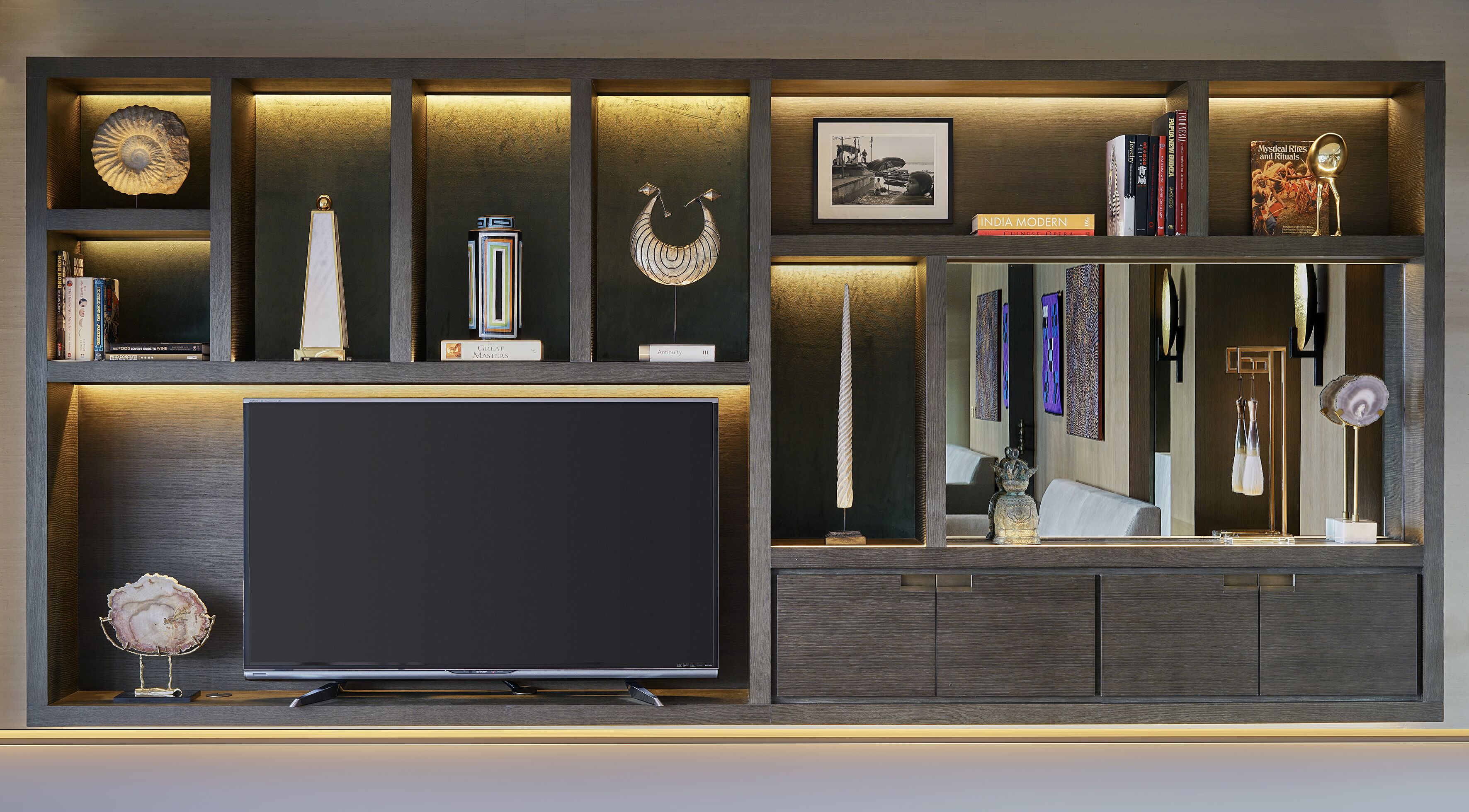 suite, 1 king bed (ambassador) | television