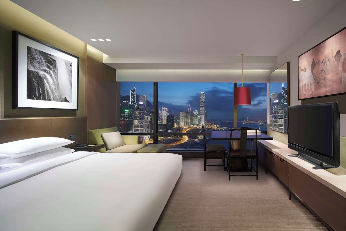 Room, 1 Katil Raja (King), City View | Peralatan tempat tidur premium, bar mini, peti besi dalam bilik, meja