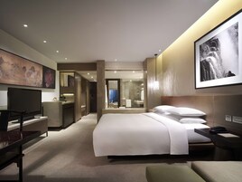 Premium bedding, minibar, in-room safe, desk