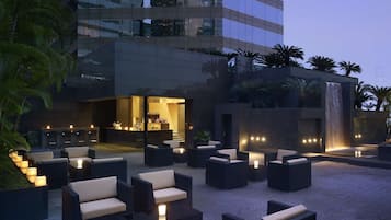 3 barer/lounger, poolbar, bar ved poolen