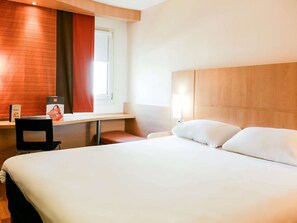 Ropa de cama de alta calidad, escritorio y sistema de insonorización 