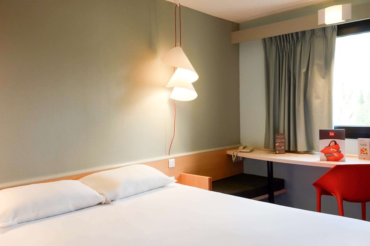 Chambre Double Standard, 1 lit double | Literie de qualité supérieure, bureau, chambres insonorisées