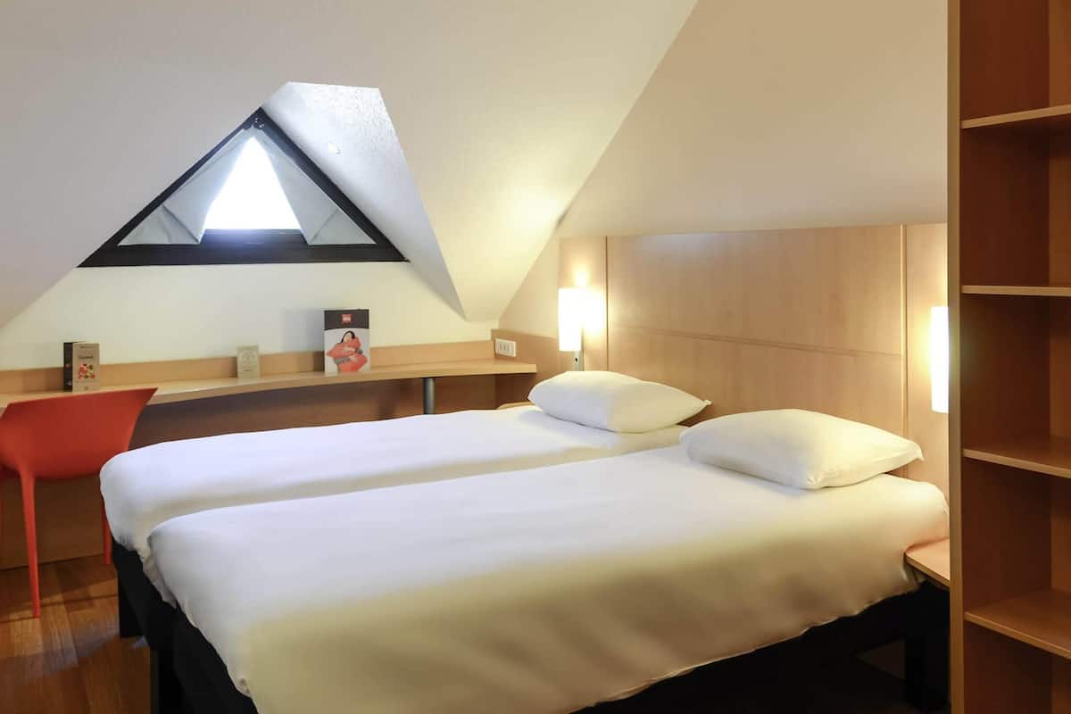 Premium bedding, desk, soundproofing, iron/ironing board