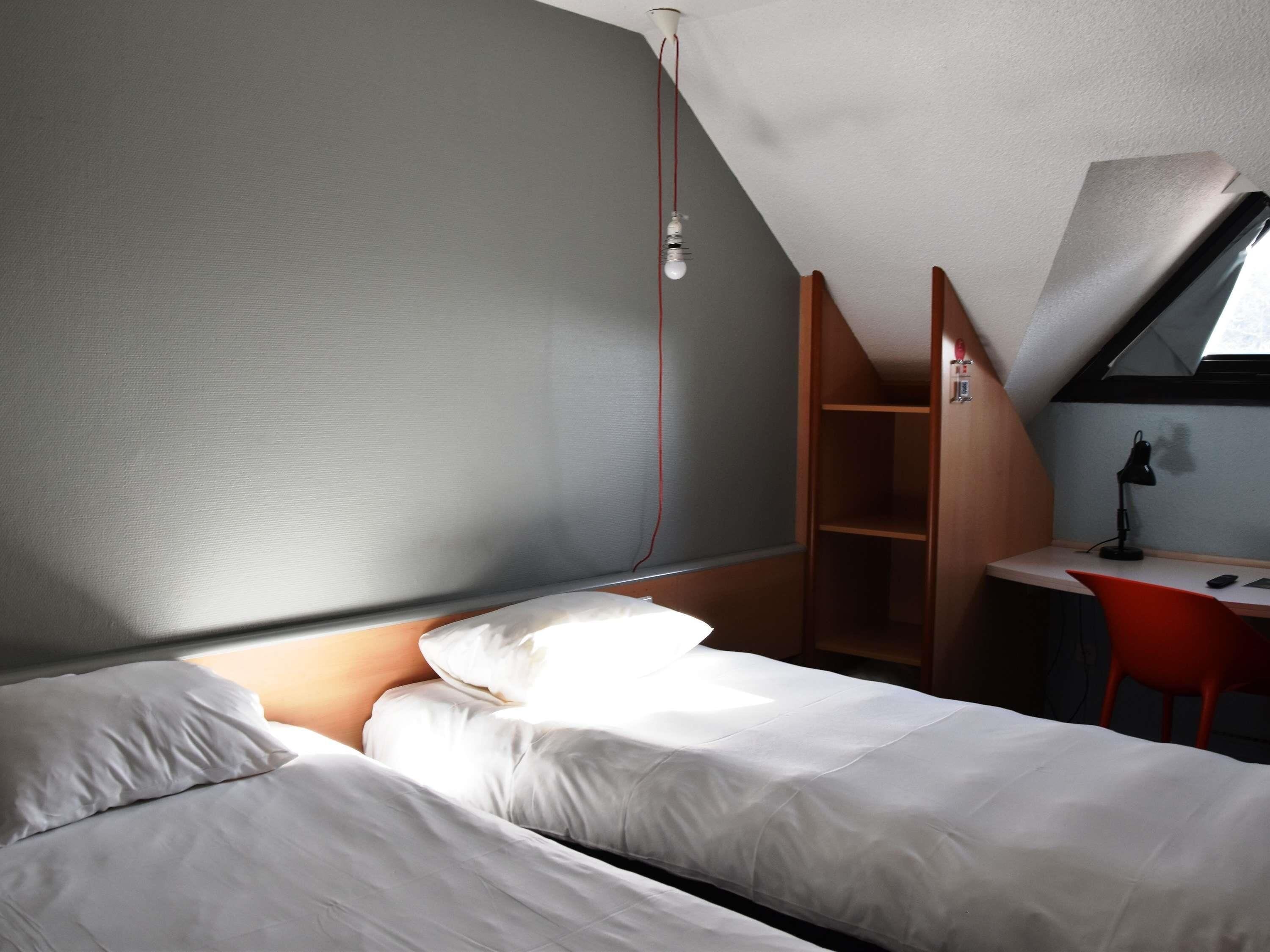 Standard Room, 2 Twin Beds | Premium bedding, desk, soundproofing, iron/ironing board