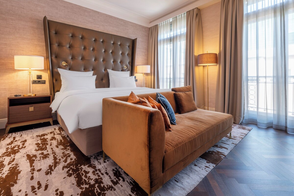 Presidential Suite | Hypo-allergenic bedding available, minibar, in-room safe, desk