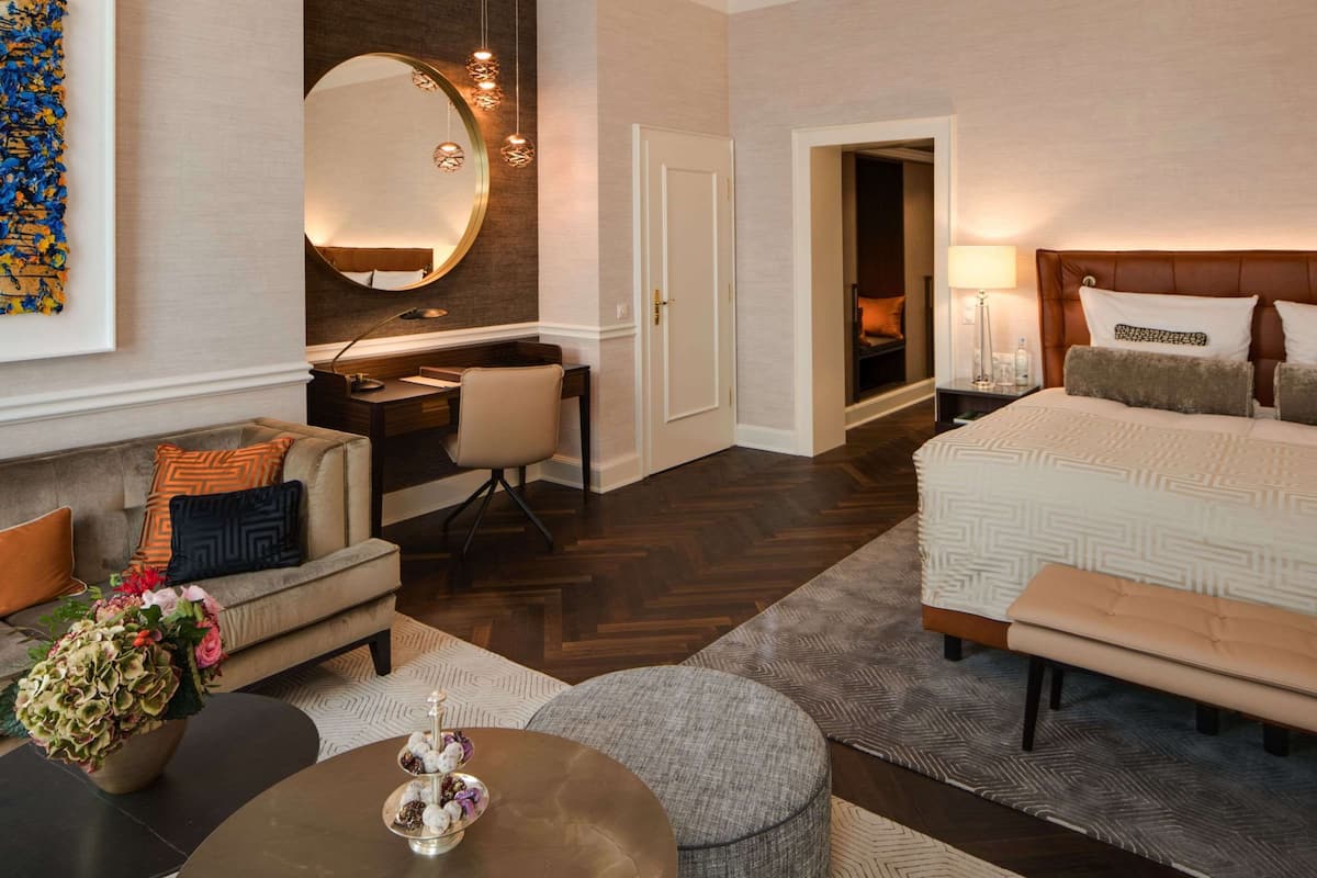 deluxe double room (grand) | hypo-allergenic bedding, minibar, in-room safe, desk