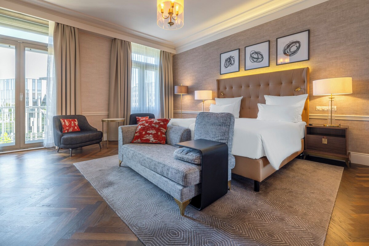 Deluxe Double Room (Grand) | Hypo-allergenic bedding available, minibar, in-room safe, desk