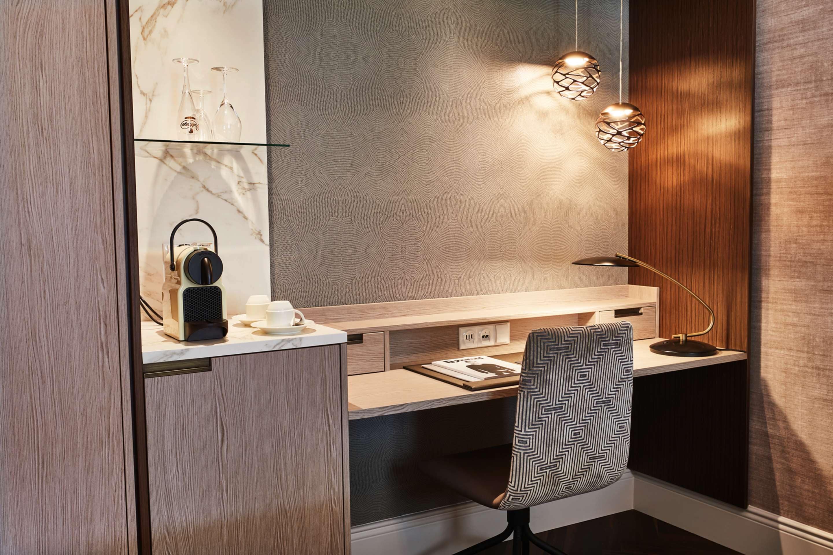 deluxe double room | hypo-allergenic bedding, minibar, in-room safe, desk