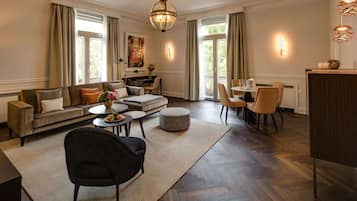 Presidential-Suite | Allergikerbettwaren, Minibar, Zimmersafe, Schreibtisch