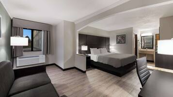 Premium bedding, in-room safe, desk, iron/ironing board