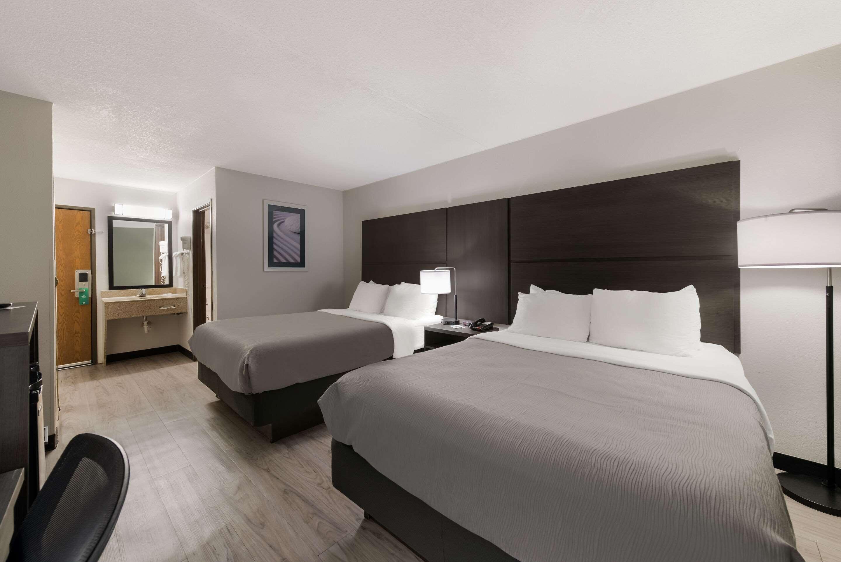 Premium bedding, in-room safe, desk, iron/ironing board