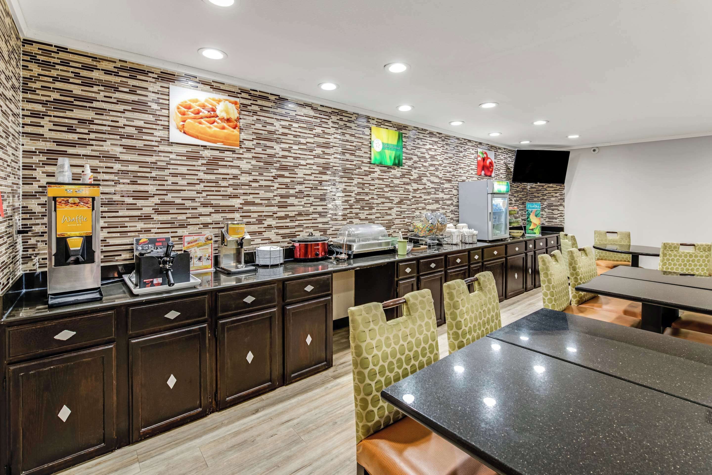 Free daily buffet breakfast