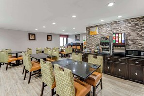 Free daily buffet breakfast - Quality Inn Merriam Kansas City (Mission)