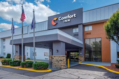 Comfort Inn South - Image 3