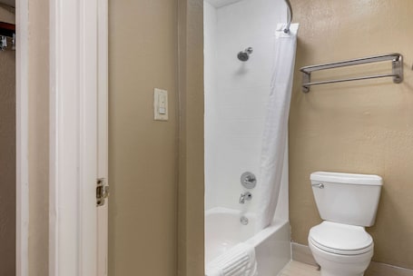 Comfort Inn South - Image 17