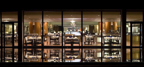 Déjeuner, dîner et souper servis sur place