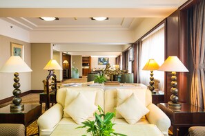 Lobby lounge