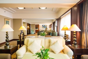 Lobby lounge