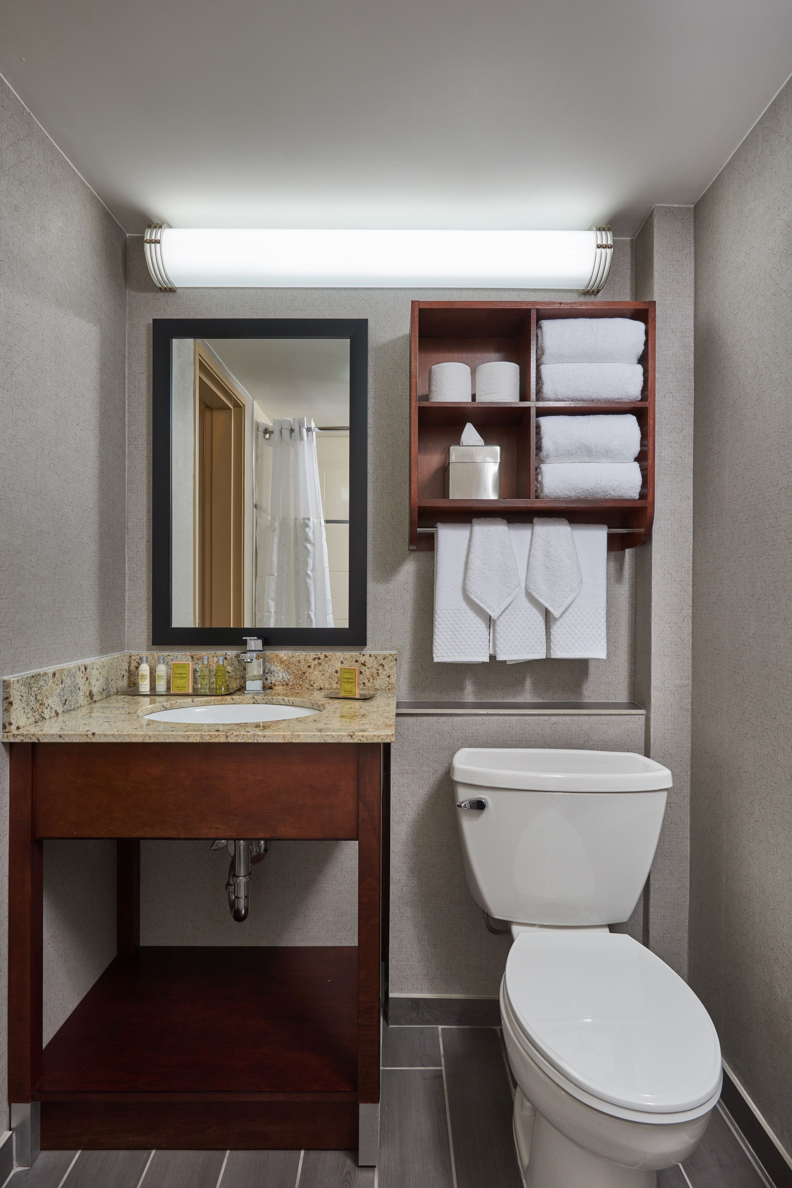 combined shower/bathtub, free toiletries, towels