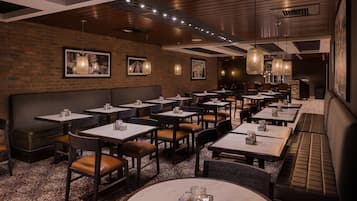 Se sirven desayunos, cenas y cocina americana