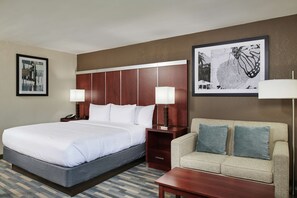 Room, 1 King Bed | In-room safe, blackout drapes, cribs/infant beds, free WiFi