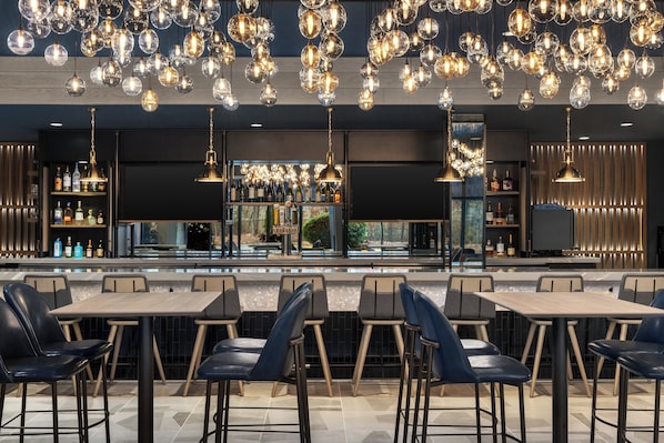 Breakfast and dinner served